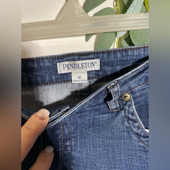 PENDLETON Women’s Medium Wash Mid-rise Straight leg Jean Size 16 - Picture 3 of 6